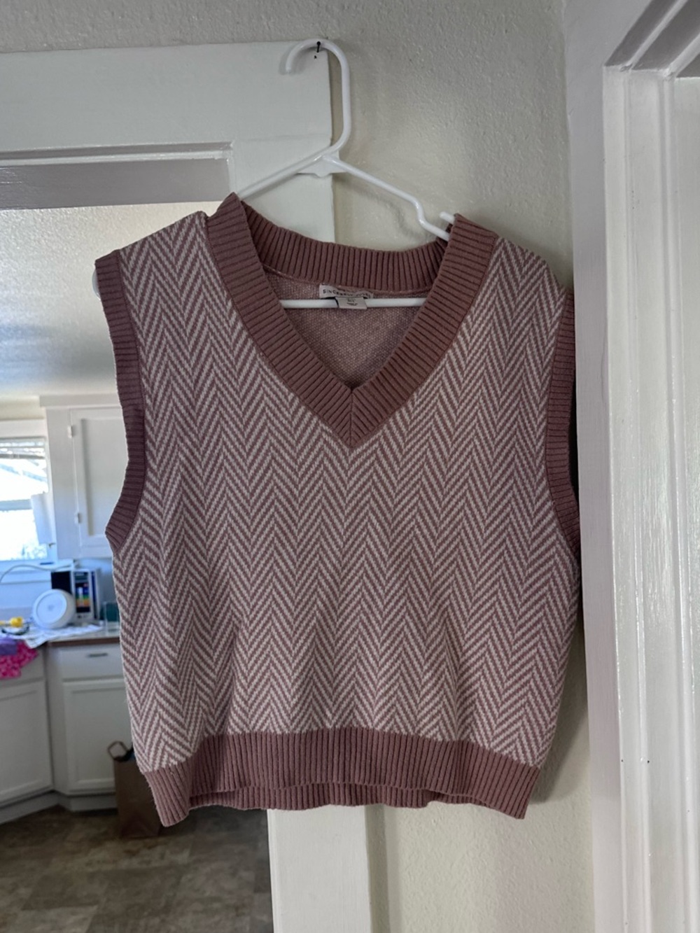Sleeveless sweater top. Size Large